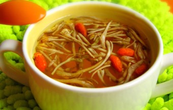 金银花枸杞汤，春季润燥美白汤