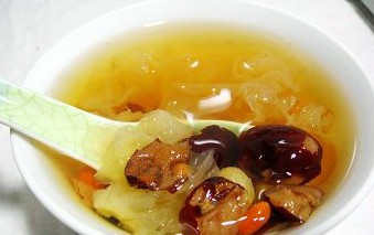 银耳红枣枸杞汤的做法及功效