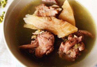 土茯苓绿豆老鸭汤，对抗湿热的老火汤