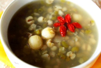 绿豆莲子薏米粥，养肝排毒的粥