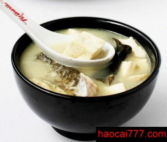 鳙鱼头海带豆腐汤的做法
