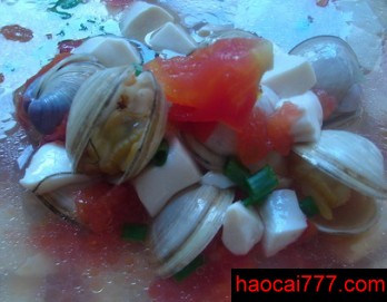 汤浓味美的西红柿豆腐文蛤汤