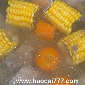 玉米排骨汤，营养丰富的家常食补汤