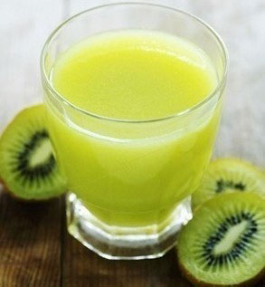 黄瓜猕猴桃汁，治嘴唇干燥蜕皮的果汁