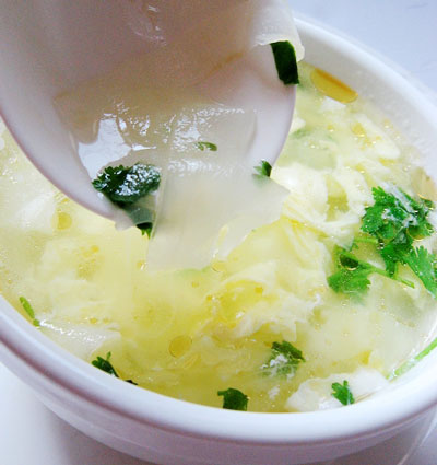老黄瓜鸡蛋汤的做法，如何做老黄瓜鸡蛋甩袖汤