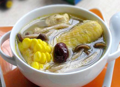 茶树菇玉米土鸡汤，适合宝宝的春季保健汤