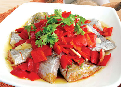 剁椒煎带鱼的做法，让你口水横流的鲜辣煎带鱼