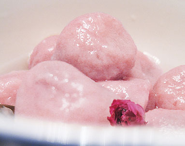 玫瑰豆沙汤圆，专为情人节准备的汤圆