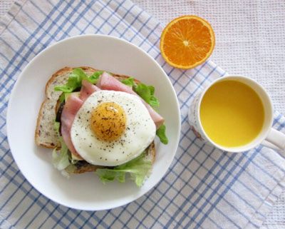 洋葱圈煎荷包蛋的做法，哄小孩子欢心的营养早餐
