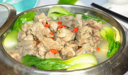 家常简易脊骨冬瓜锅，用电饭锅就可以做的养生菜