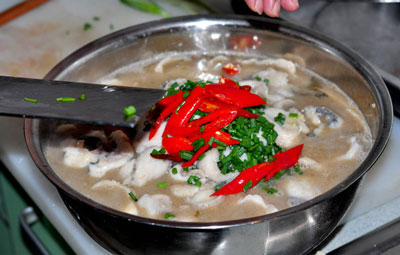 武汉泡菜鱼火锅的做法，泡菜鱼火锅怎么做