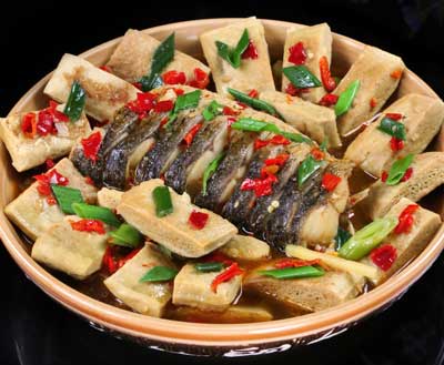 鱼香灌汤豆腐，鲜鱼和冻豆腐的完美搭配
