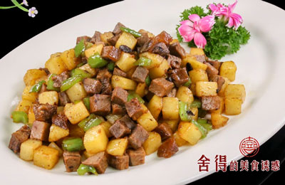 牛肉青椒土豆粒的做法，简单易做的家常美味