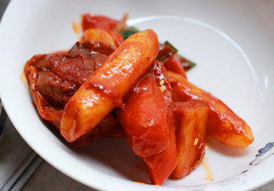 韩国鸡肉炒年糕的做法，做辣炒年糕加点鸡肉更好吃