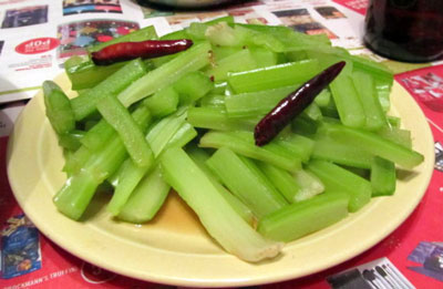清炒芹菜的多种做法，芹菜怎样清炒爽口好吃