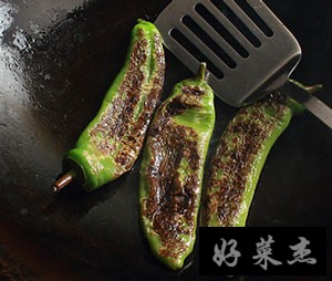 烧椒回锅肉的做法，升级版的尖椒回锅肉更美味