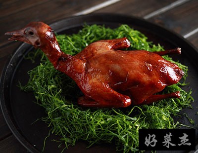 用广东烧鸭的方法做家常版的金牌烧乳鸽皇
