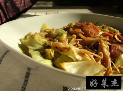培根金针菇炒圆白菜，营养丰富的日式炒蔬菜