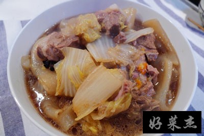 砂锅白菜炖排骨，家常的感觉，朴实的冬季美味