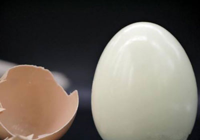 水煮蛋爆壳的主要原因是什么