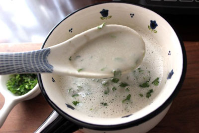 用破壁机做黄豆鲫鱼浓汤的方法，补钙补微量元素