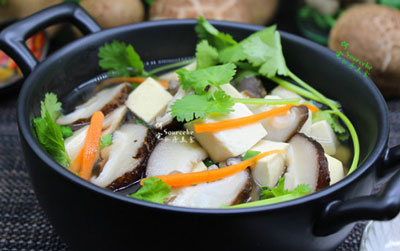 香菇豆腐汤，只值10元的全素养生汤，清肠又开胃
