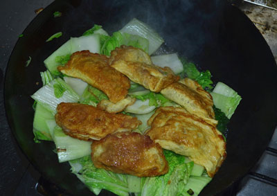 蛋饺烩白菜，特别好吃，特别简单的家常菜