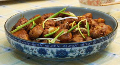 川味芋儿烧鸡的家常做法，改良版的芋儿烧鸡