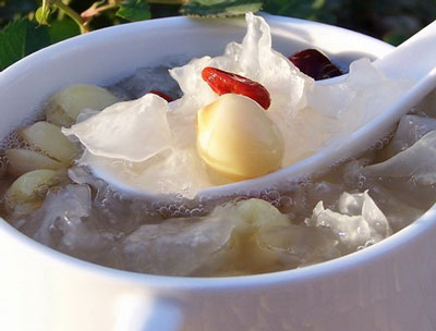 百合银耳莲子汤，适合秋季喝的滋补养生糖水