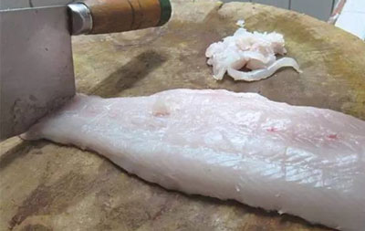 刮鱼茸的方法和技巧，图解鱼茸怎么刮