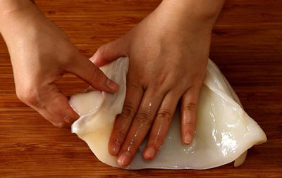 图解新鲜墨鱼和冰冻墨鱼的处理方法，墨鱼怎么处理鲜嫩而不腥