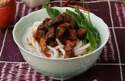 云南焖肉及焖肉米线的做法要领，焖肉米线的帽子怎么做好吃
