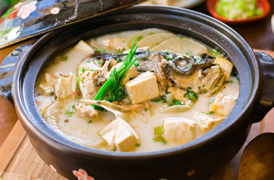 武汉糍粑鱼和鱼头豆腐煲，土到家的一鱼两吃农家菜